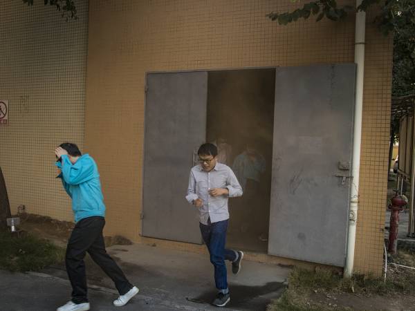 起火后有序撤離