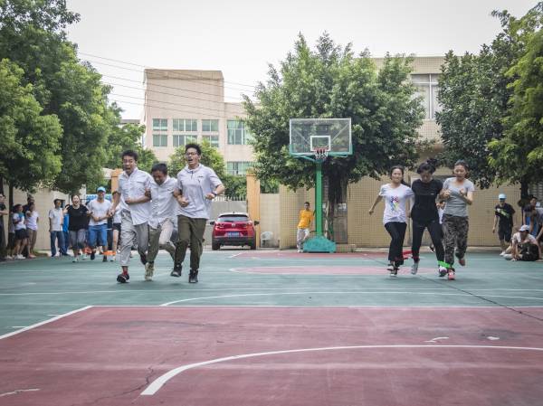 達(dá)森運(yùn)動(dòng)會(huì)三人四足比賽