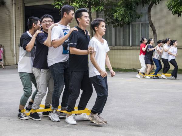 達(dá)森運(yùn)動(dòng)會(huì)巨人腳步比賽