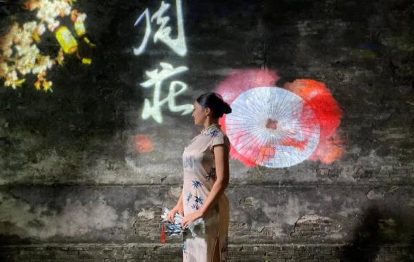 周莊流光溢彩迎“雙節(jié)”