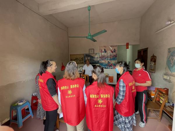 達森黨支部慰問老人