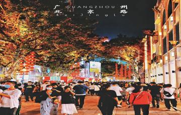 長街“浪”逛，文化“飄”香